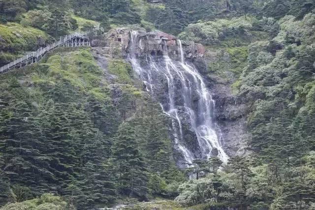 不将胡塞武装打倒誓不罢休?美英再度空袭也门,有八大目标遭殃